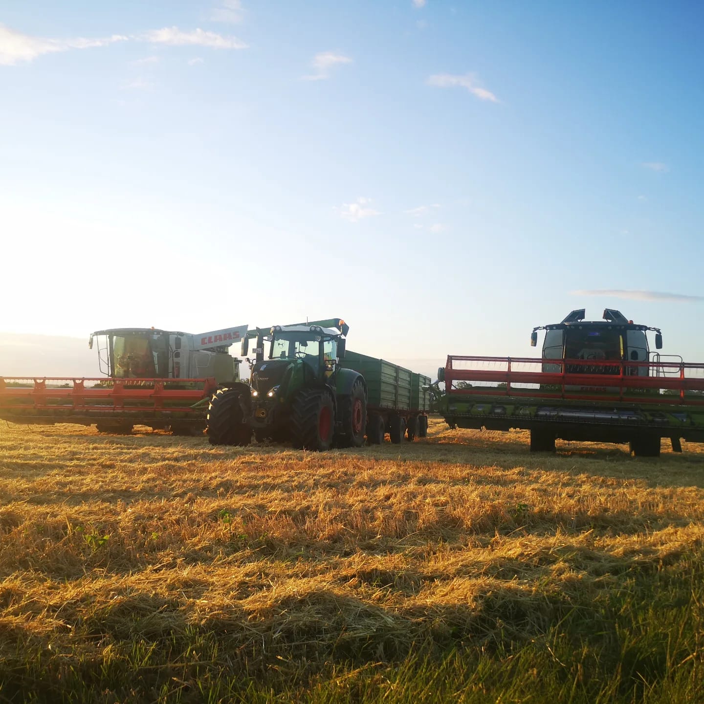 2 Mähdrescher + Traktor der Tremmener Agrarprodukte GmbH